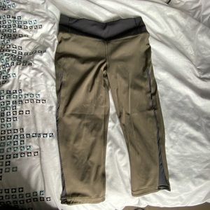 Lululemon yoga Capri pants